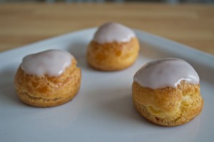 Cream puffs with pastry cream