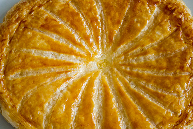 Galette des Rois with Frangipane & Apple - Our recipe with photos