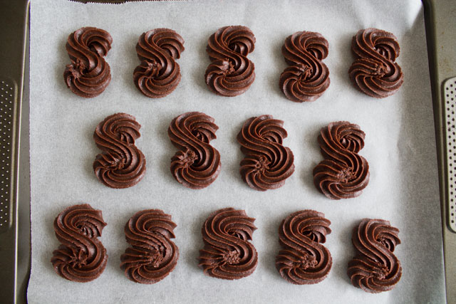 Recipe-S-shaped-chocolate-biscuits09