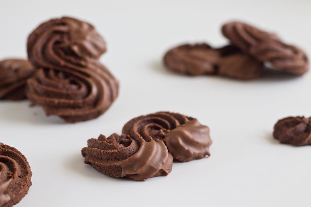 Recipe-S-shaped-chocolate-biscuits18